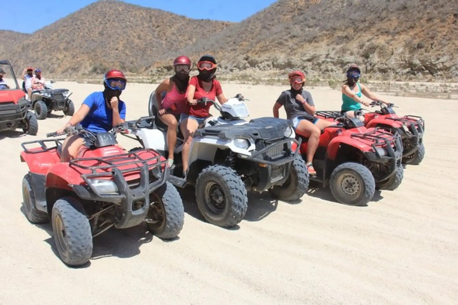 Cuatrimotos en las dunas de Migriño