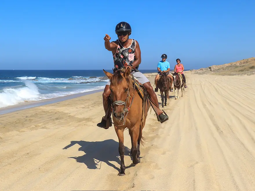 Cabalgata en playa Migriño